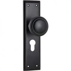 TRADCO MILTON DOOR KNOB ON PLATE 57 TRADCO MILTON DOOR KNOB ON PLATE