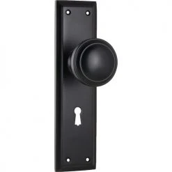 TRADCO MILTON DOOR KNOB ON PLATE 58 TRADCO MILTON DOOR KNOB ON PLATE